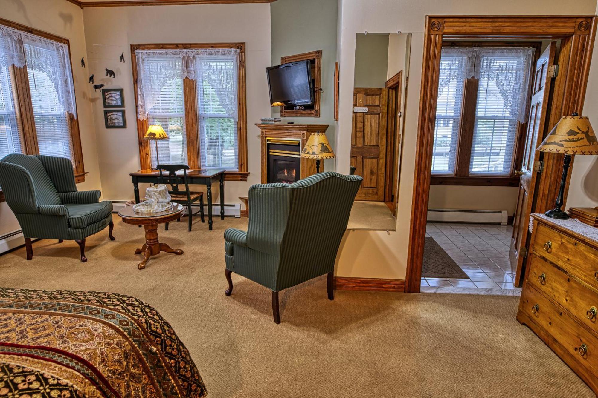Rockwell Falls Inn And Wine Bar Lake Luzerne Номер фото