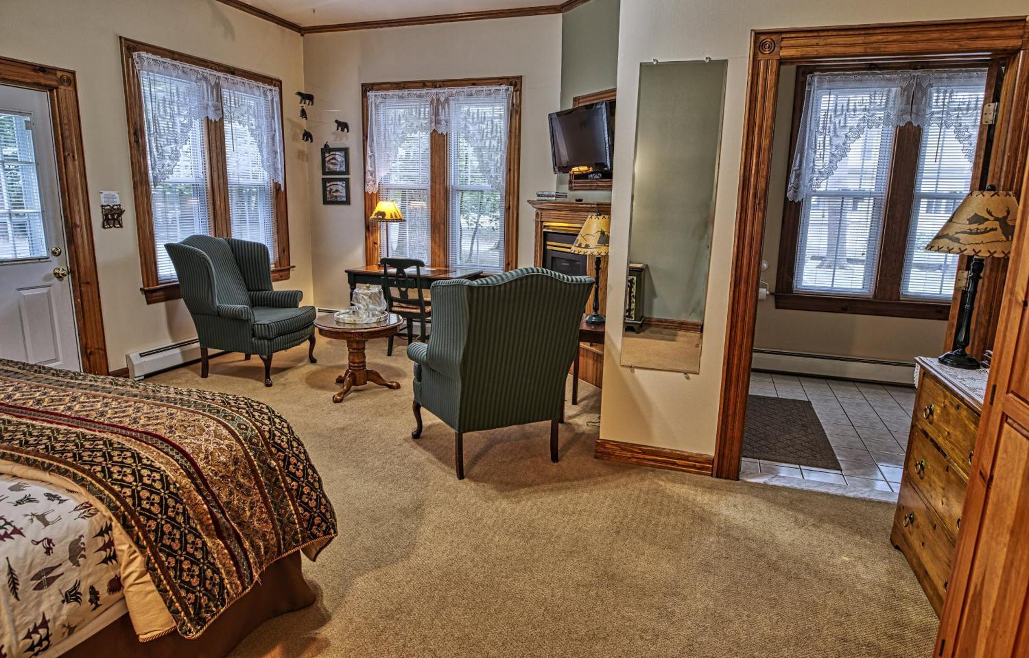 Rockwell Falls Inn And Wine Bar Lake Luzerne Номер фото