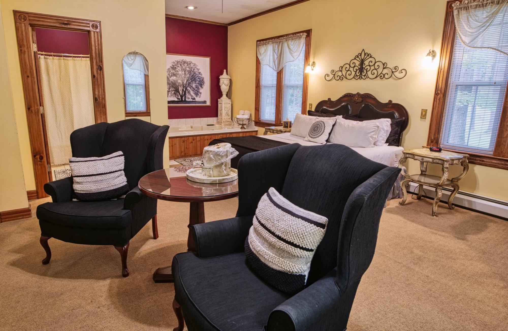 Rockwell Falls Inn And Wine Bar Lake Luzerne Номер фото