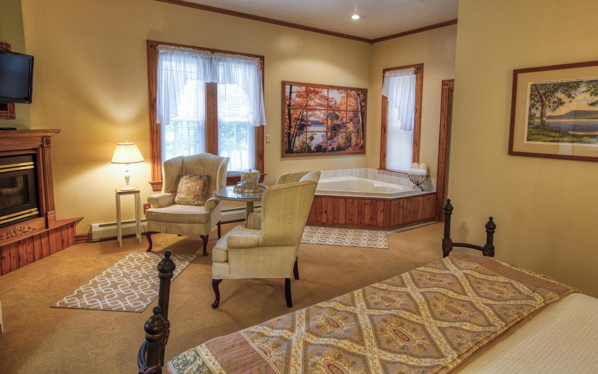 Rockwell Falls Inn And Wine Bar Lake Luzerne Екстер'єр фото