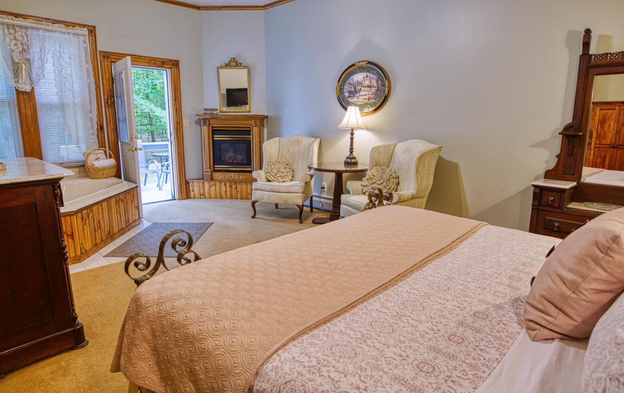 Rockwell Falls Inn And Wine Bar Lake Luzerne Номер фото