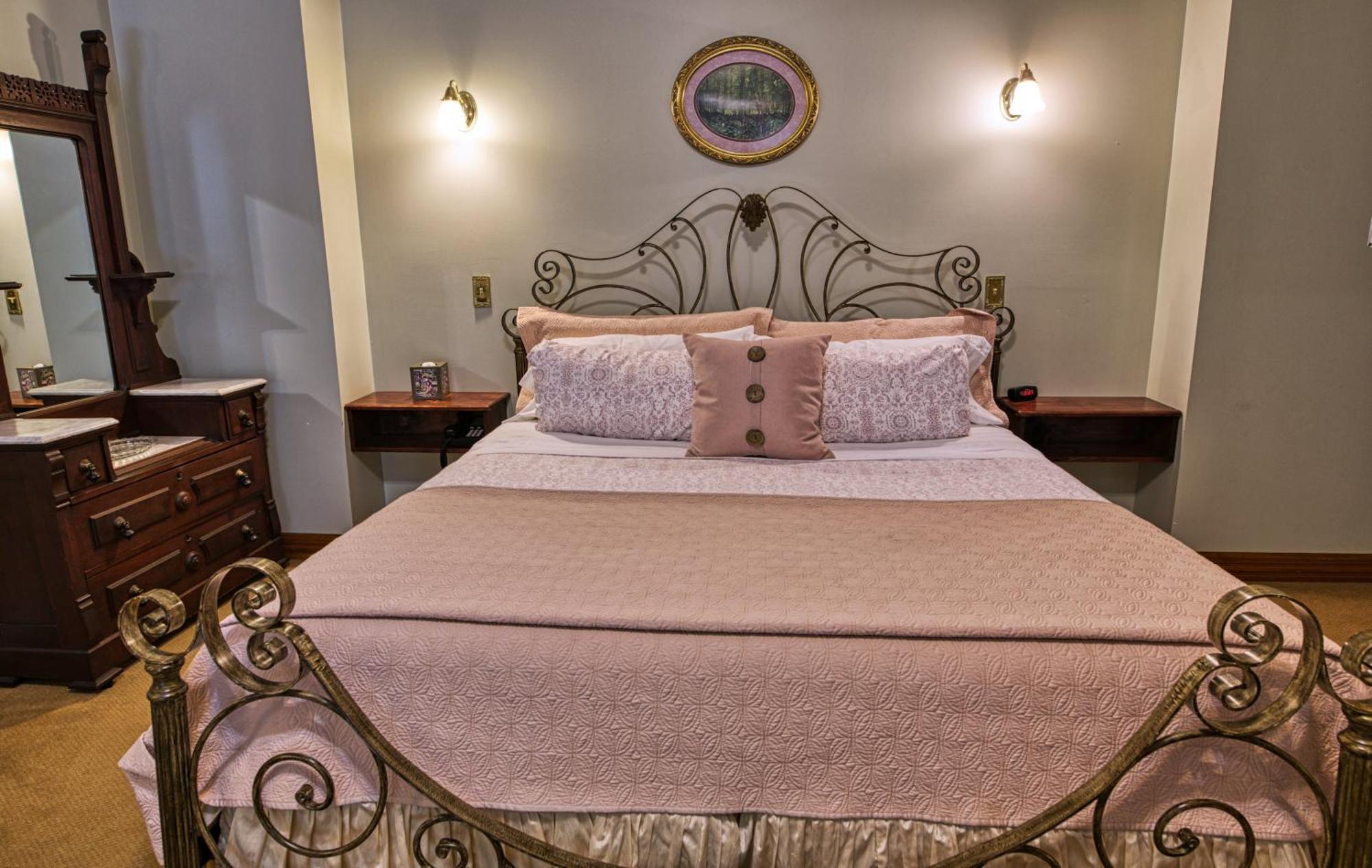 Rockwell Falls Inn And Wine Bar Lake Luzerne Номер фото