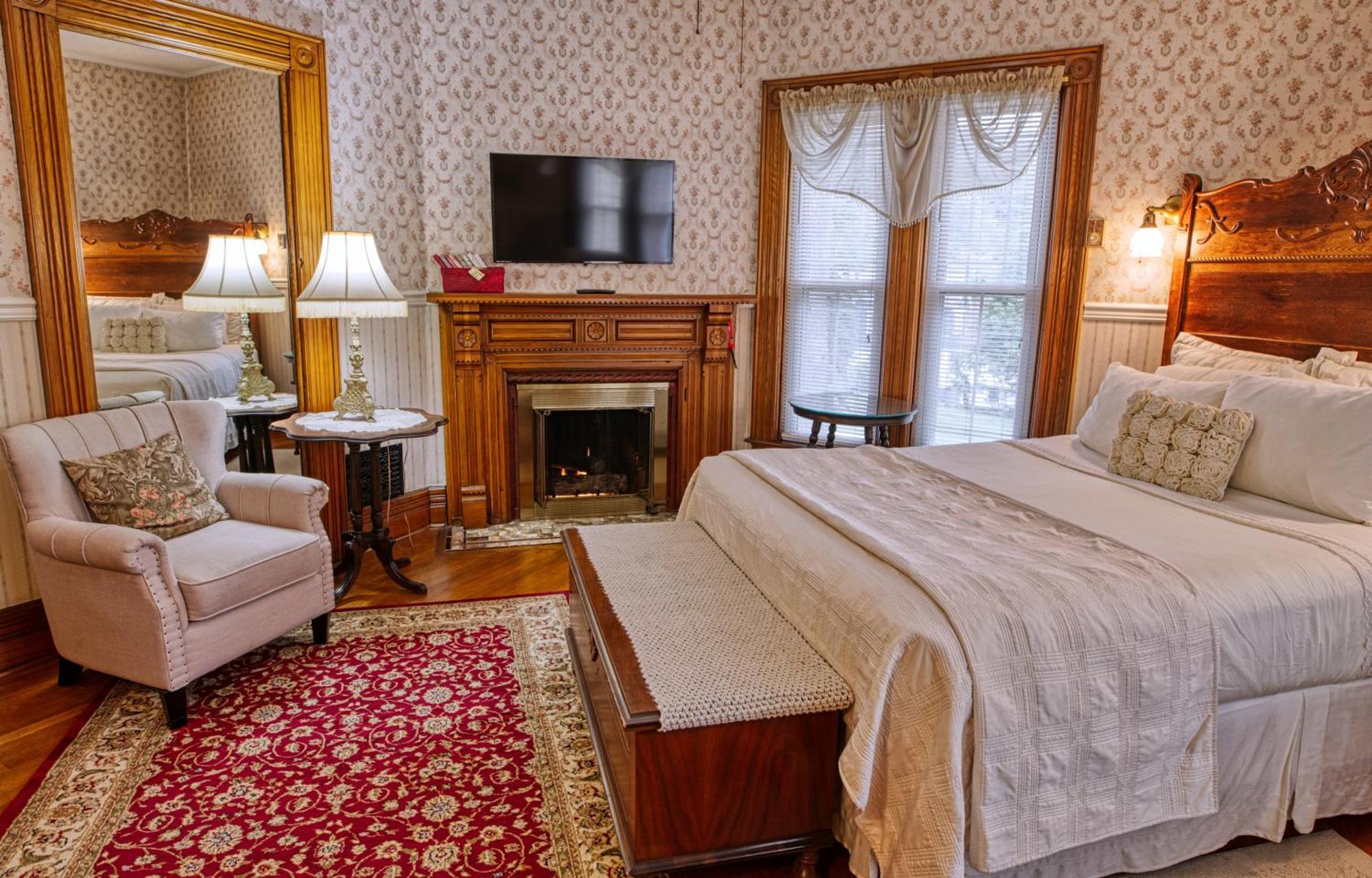 Rockwell Falls Inn And Wine Bar Lake Luzerne Номер фото