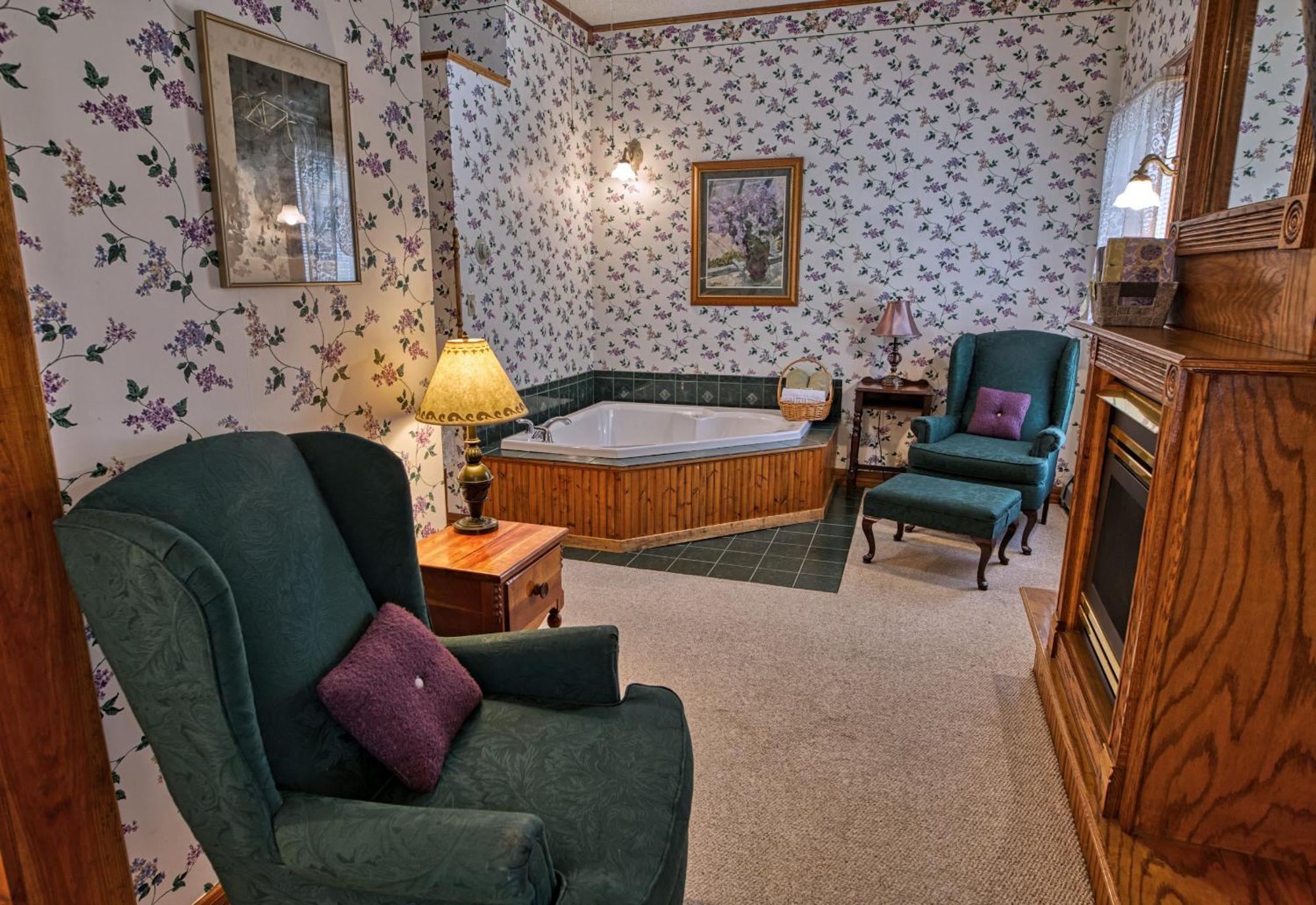 Rockwell Falls Inn And Wine Bar Lake Luzerne Номер фото