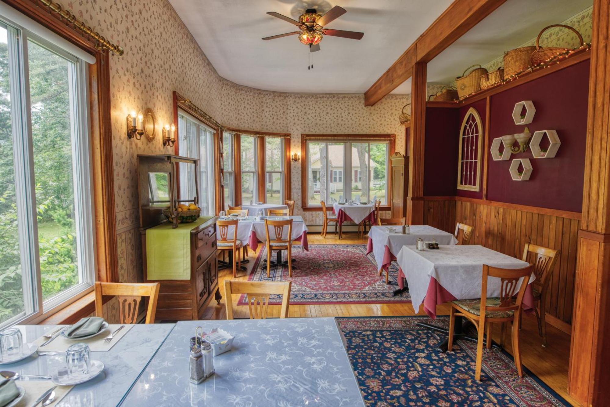 Rockwell Falls Inn And Wine Bar Lake Luzerne Екстер'єр фото