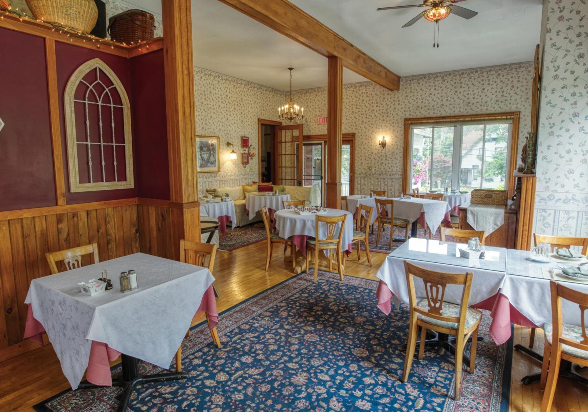 Rockwell Falls Inn And Wine Bar Lake Luzerne Екстер'єр фото
