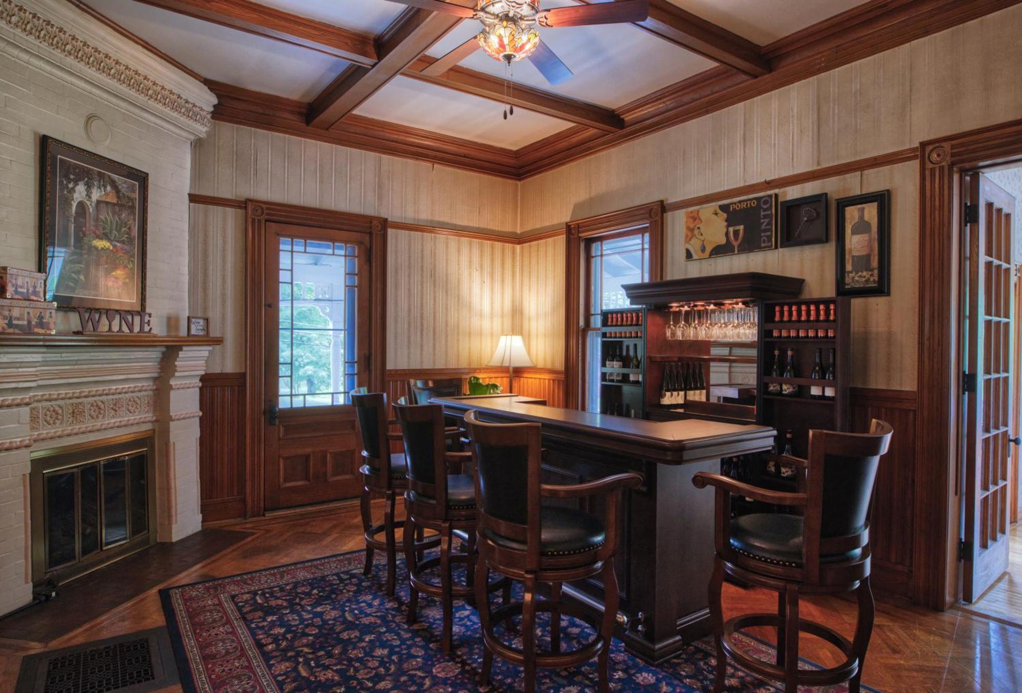Rockwell Falls Inn And Wine Bar Lake Luzerne Екстер'єр фото