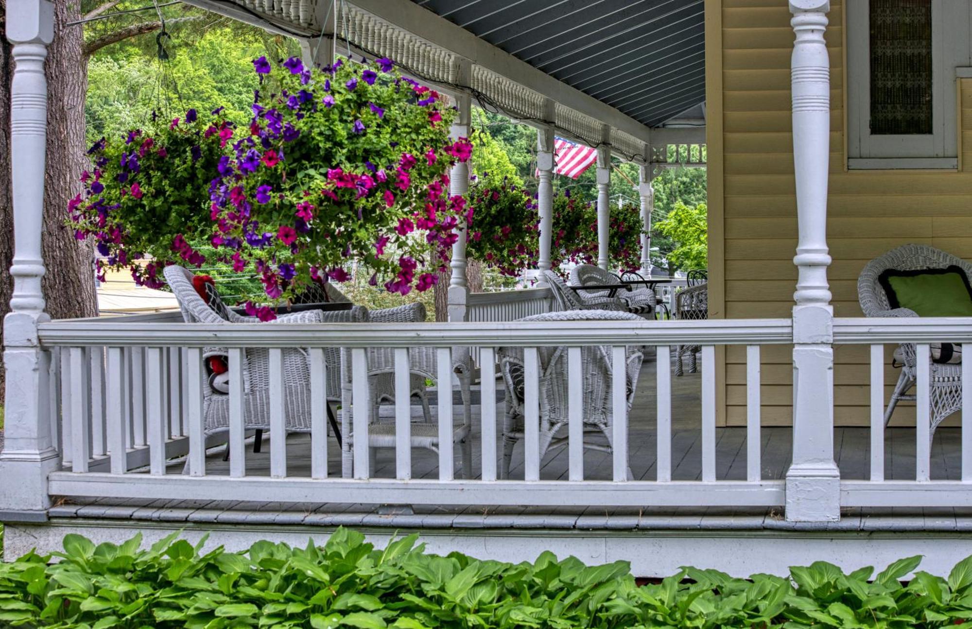 Rockwell Falls Inn And Wine Bar Lake Luzerne Екстер'єр фото