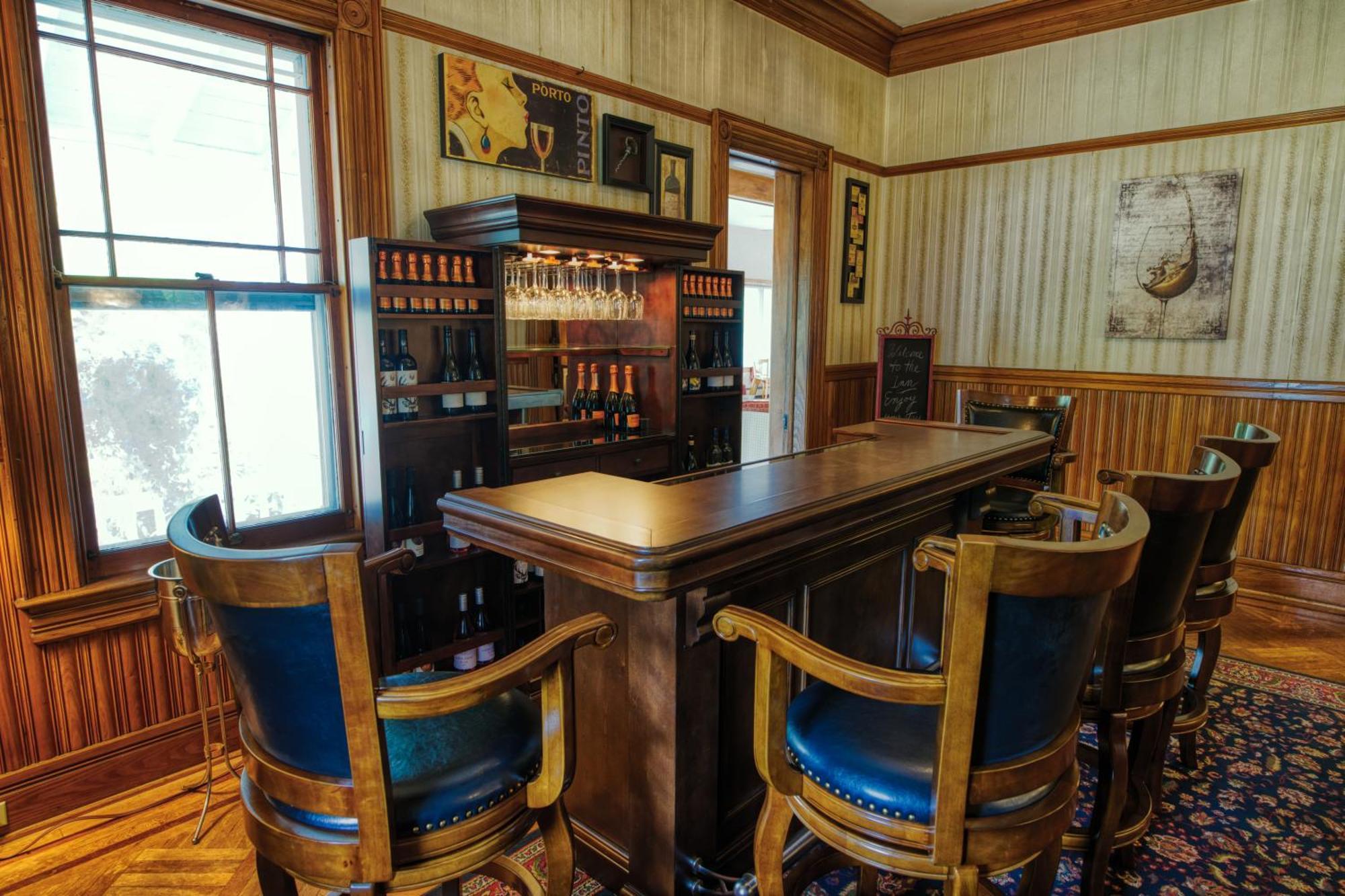Rockwell Falls Inn And Wine Bar Lake Luzerne Екстер'єр фото