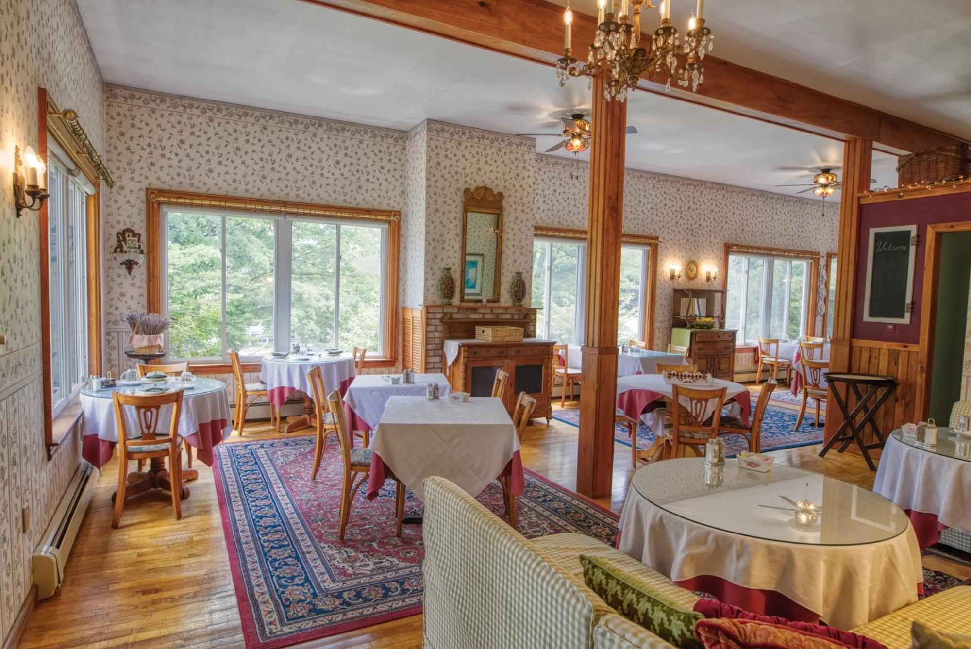 Rockwell Falls Inn And Wine Bar Lake Luzerne Екстер'єр фото