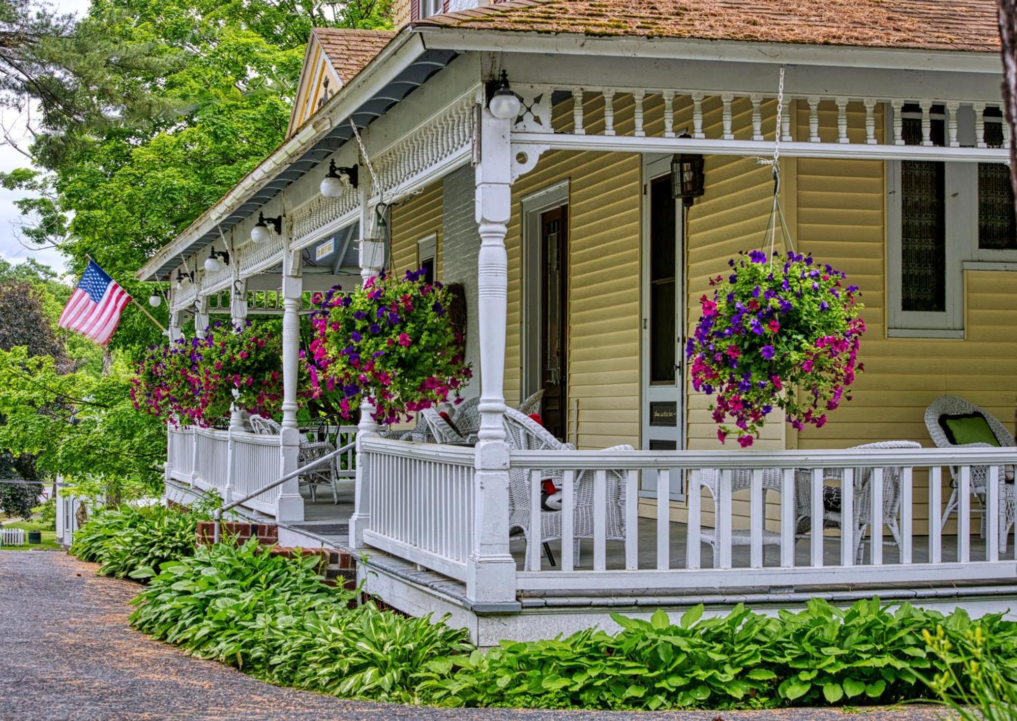 Rockwell Falls Inn And Wine Bar Lake Luzerne Екстер'єр фото